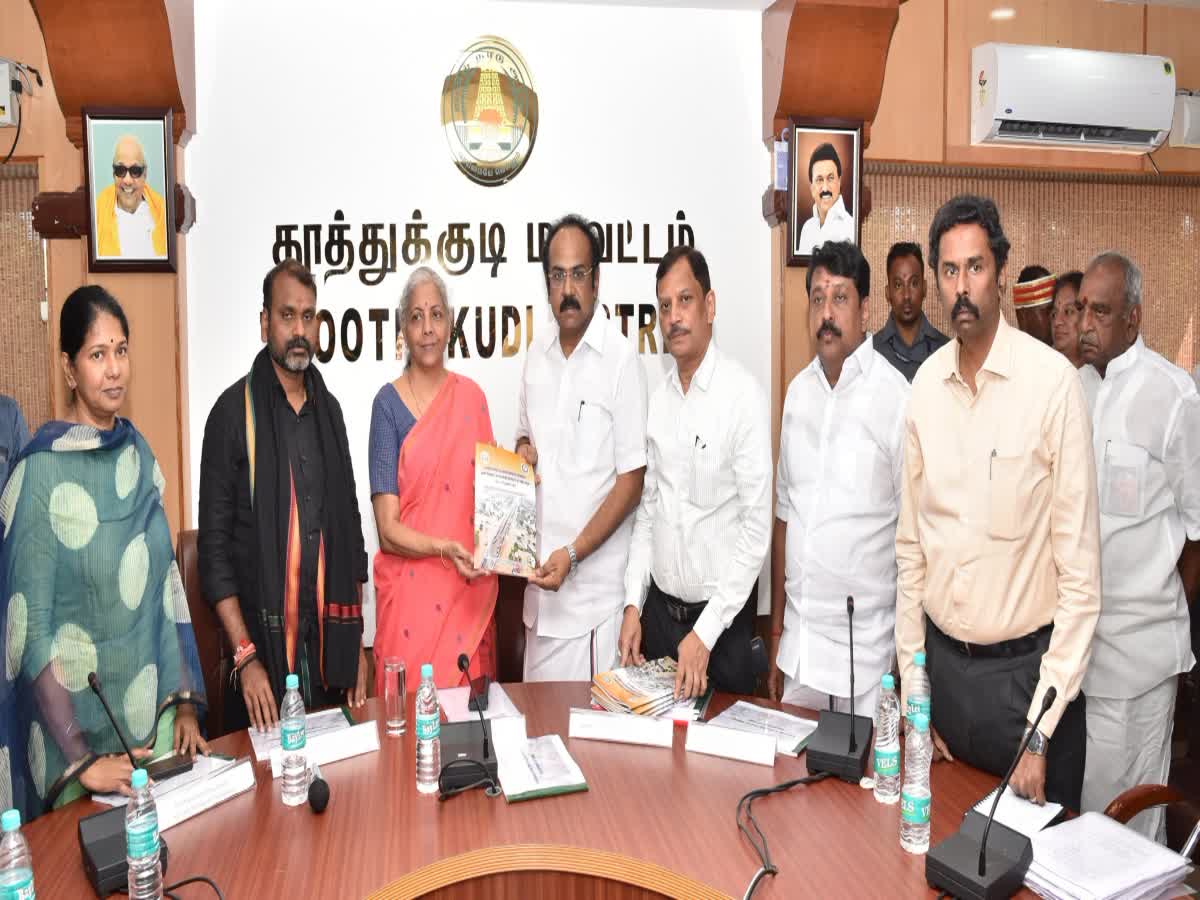 தூத்துக்குடியில் வெள்ளம் பாதித்த பகுதிகளில் நிர்மலா சீதாராமன் ஆய்வு