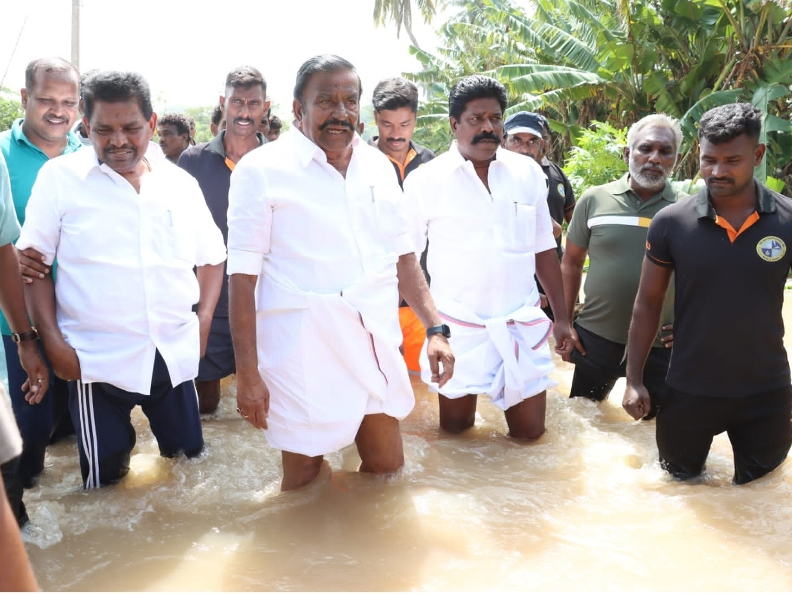 தென் மாவட்டங்களில் பெய்த அதி கனமழையால் ஏற்பட்ட பாதிப்பு மற்றும் மீட்பு பணிகளை அமைச்சர்கள் ஆய்வு