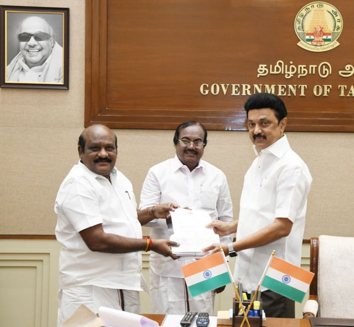 பொது நிவாரண நிதி: தி.மு.க. சட்டமன்ற உறுப்பினர்கள் ஒரு மாத ஊதிய வழங்கினார்கள்