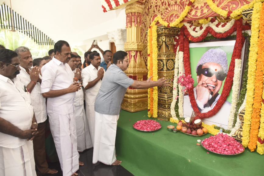எம்.ஜி.ஆர் 36 வது நினைவுநாள்: டிடிவி தினகரன் மரியாதை