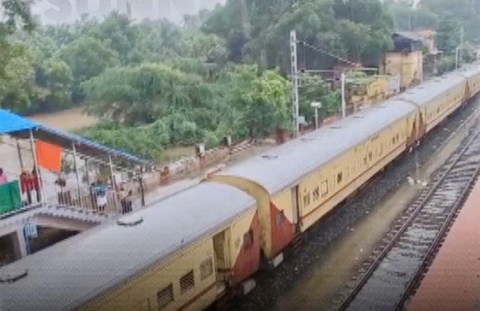ஸ்ரீவைகுண்டம் ரயில் பயணிகள் மீட்புப் பணி; தொடர்ந்து எடுக்கப்படும் முயற்சிகள்.