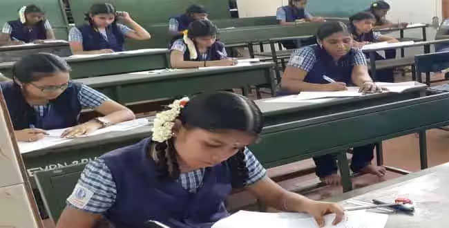 முத்தமிழறிஞர் கலைஞர் தமிழ் மன்றம்” எனப் பெயர் சூட்டிப் பெயர்ப்பலகைகளில் அரசுப் பள்ளிகளிலும் குறிப்பிட வேண்டும்; அரசாணை வெளியீடு
