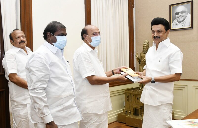 பாமக நிறுவனர் ராமதாஸ் முதல்வரை சந்தித்தார்