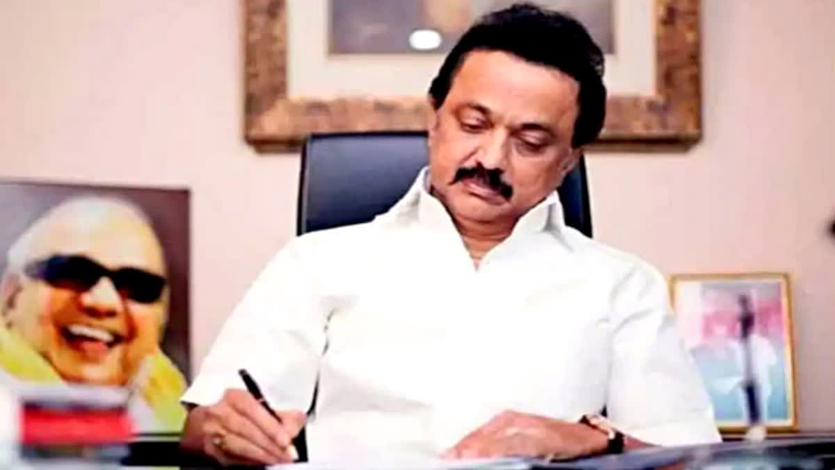 சி’ மற்றும் ‘டி’ பிரிவு பணியாளர், ஓய்வூதியதாரர்கள், முன்னாள் கிராம அலுவலர்களுக்கு பொங்கல் பரிசு