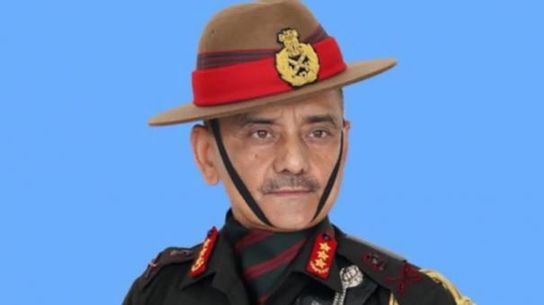 தில்லியில் உள்ள டெலிமேடிக்ஸ் மேம்பாட்டு மையத்துக்கு ஜெனரல் அனில் சவுகான் வருகை தந்தார்.