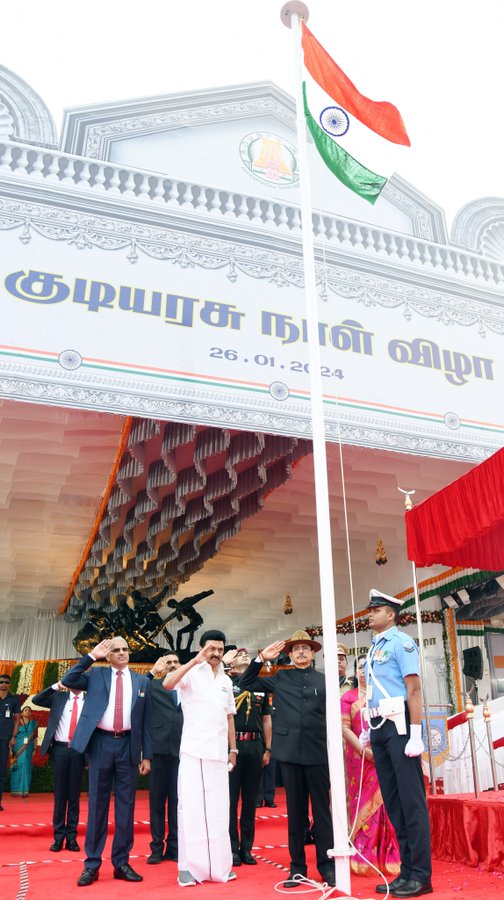 தமிழகத்தில் ஆளுநர் தேசிய கொடியை ஏற்றினார்