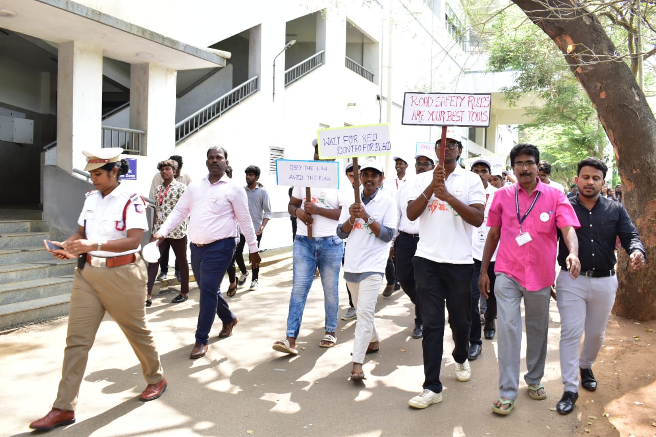 இளைஞர்களுக்கு சாலைப் பாதுகாப்பு விழிப்புணர்வு அவசியம்-ஆணையர் சண்முகசுந்தரம்