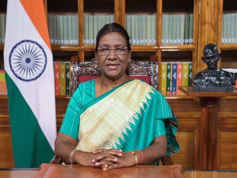 நேதாஜி சுபாஷ் சந்திரபோஸ் பிறந்த தினத்தை முன்னிட்டுக் குடியரசுத்தலைவர் மரியாதை செலுத்தினார்.