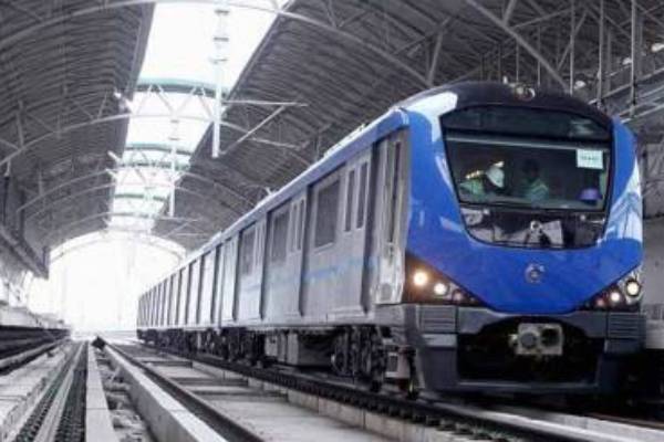 மெட்ரோ ரயில்களில் பயணம் செய்வோர் எண்ணிக்கை அதிகரித்து வருகிறது