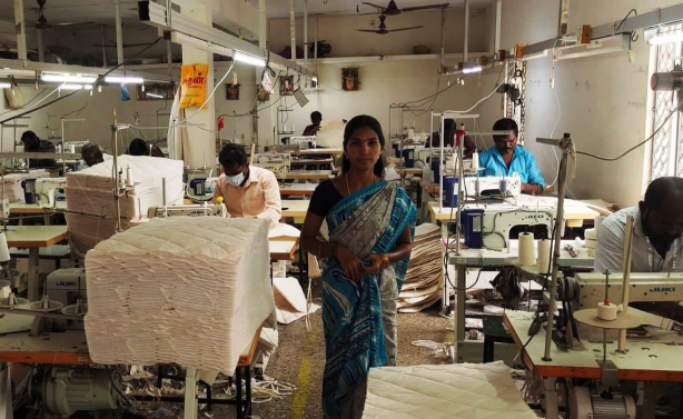 சிறு தொழில் முதலாளியாக உயர்த்திய தமிழ்நாடு முதலமைச்சர்