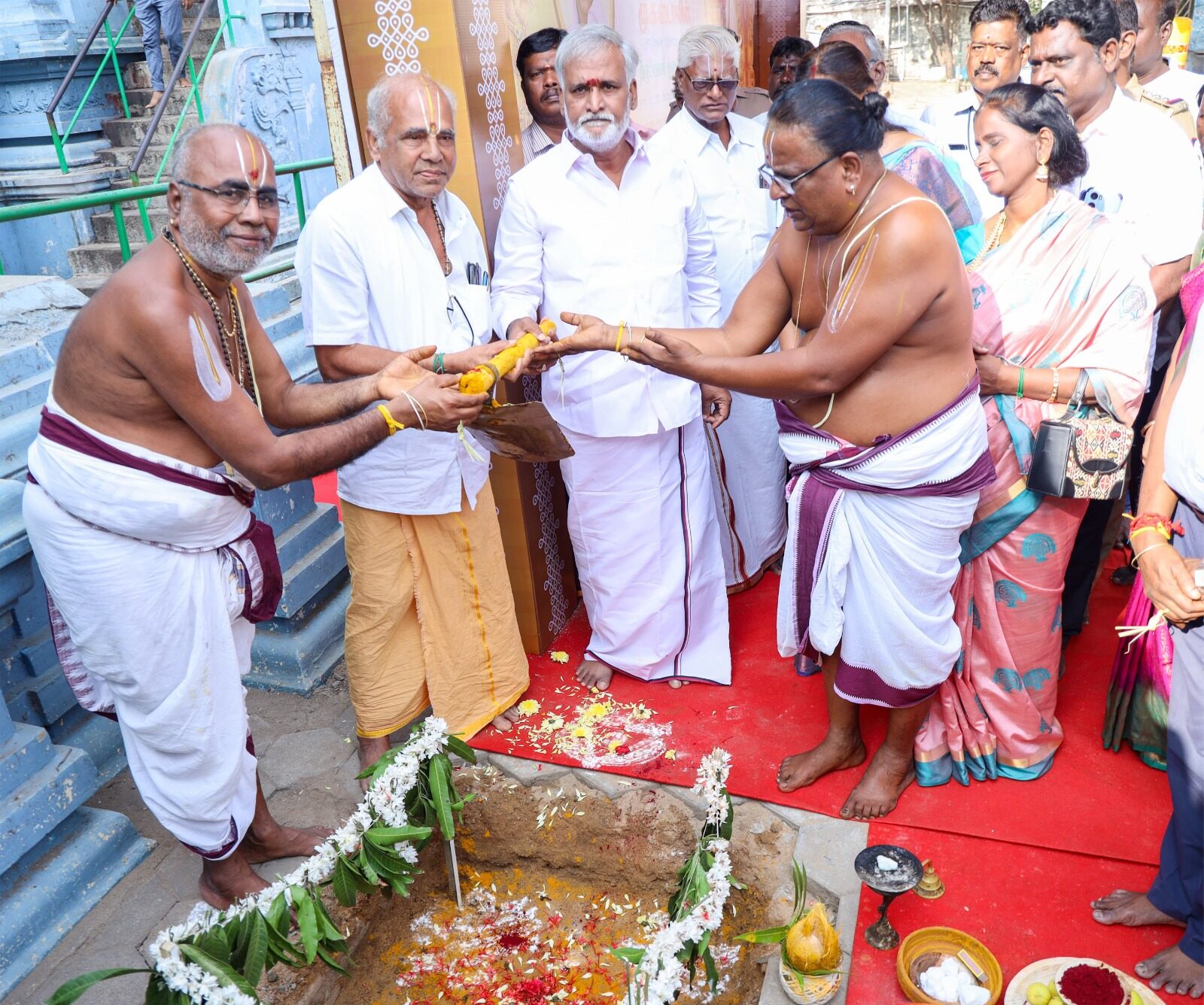 பெசன்ட் நகர், மகாலட்சுமி திருக்கோயிலில் ரூ.1.41 கோடியில் திருப்பணி- அமைச்சர் தொடங்கி வைத்தார்