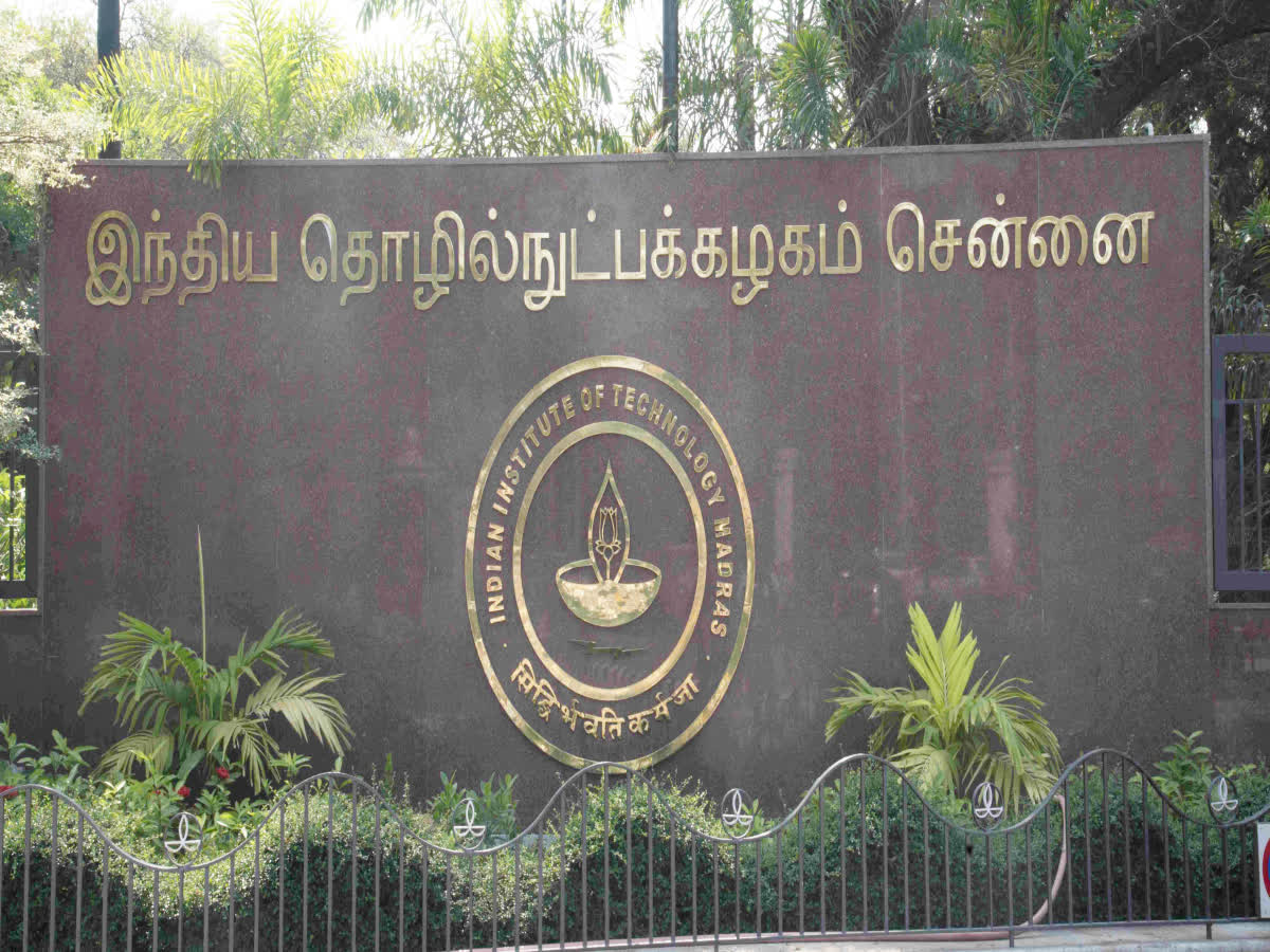 சென்னை ஐஐடி-யில் அனைத்து பி டெக் மாணவர்களும் கல்வியைத் தொடர முன்னாள் மாணவர்கள் நிதியுதவி