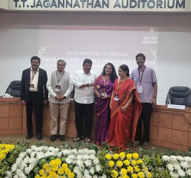 புதுமை கண்டுபிடிப்புகள் தொழில்நுட்ப மேம்பாட்டு விருதை ஊரக மின்மயமாக்கல் நிறுவனம்
