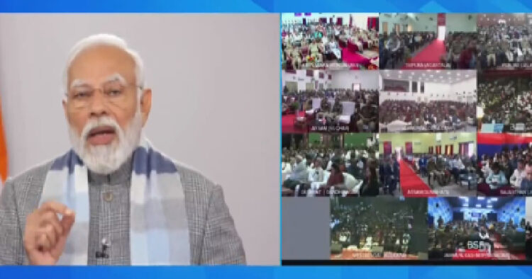 அரசுத் துறைகள் புதிதாகப் பணியில் சேர்ந்தவர்களுக்குப் பணி நியமனக் கடிதங்களைப் பிரதமர் வழங்கினார்