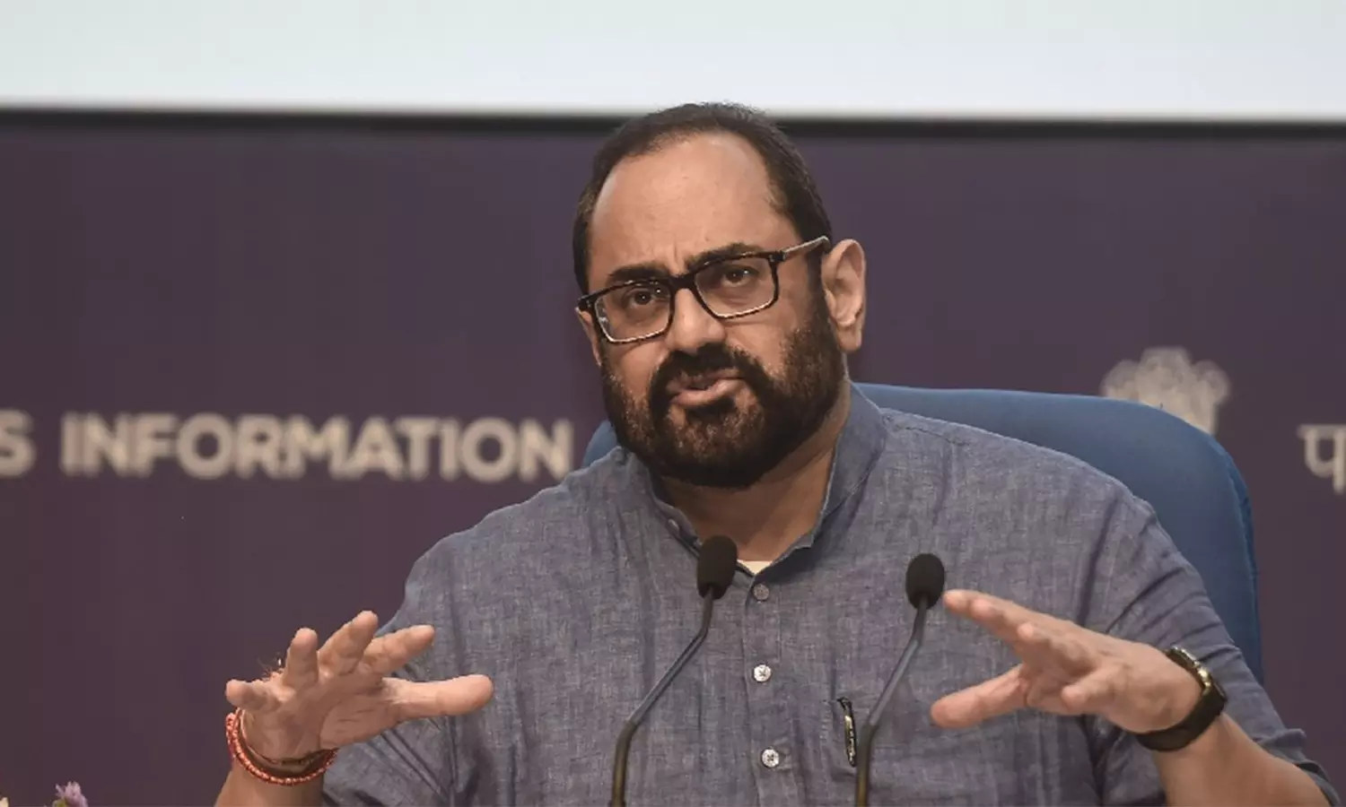 ஒழுங்குமுறை கட்டமைப்பை உருவாக்குவதற்கான அரசின் அணுகுமுறை வெளிப்படையான மற்றும் ஆலோசனை அடிப்படையிலானதாகும், அதேசமயம் முந்தைய அரசுகள் சில இதில் மிகப்பெரிய மோசடிகளில் ஈடுபட்டன.