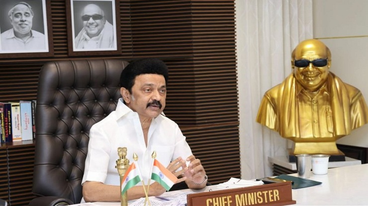 மேற்குவங்க முதல்வர் சாலை விபத்தில் காயமடைந்ததை கேட்டு மிகவும் வேதனை அடைந்தேன்