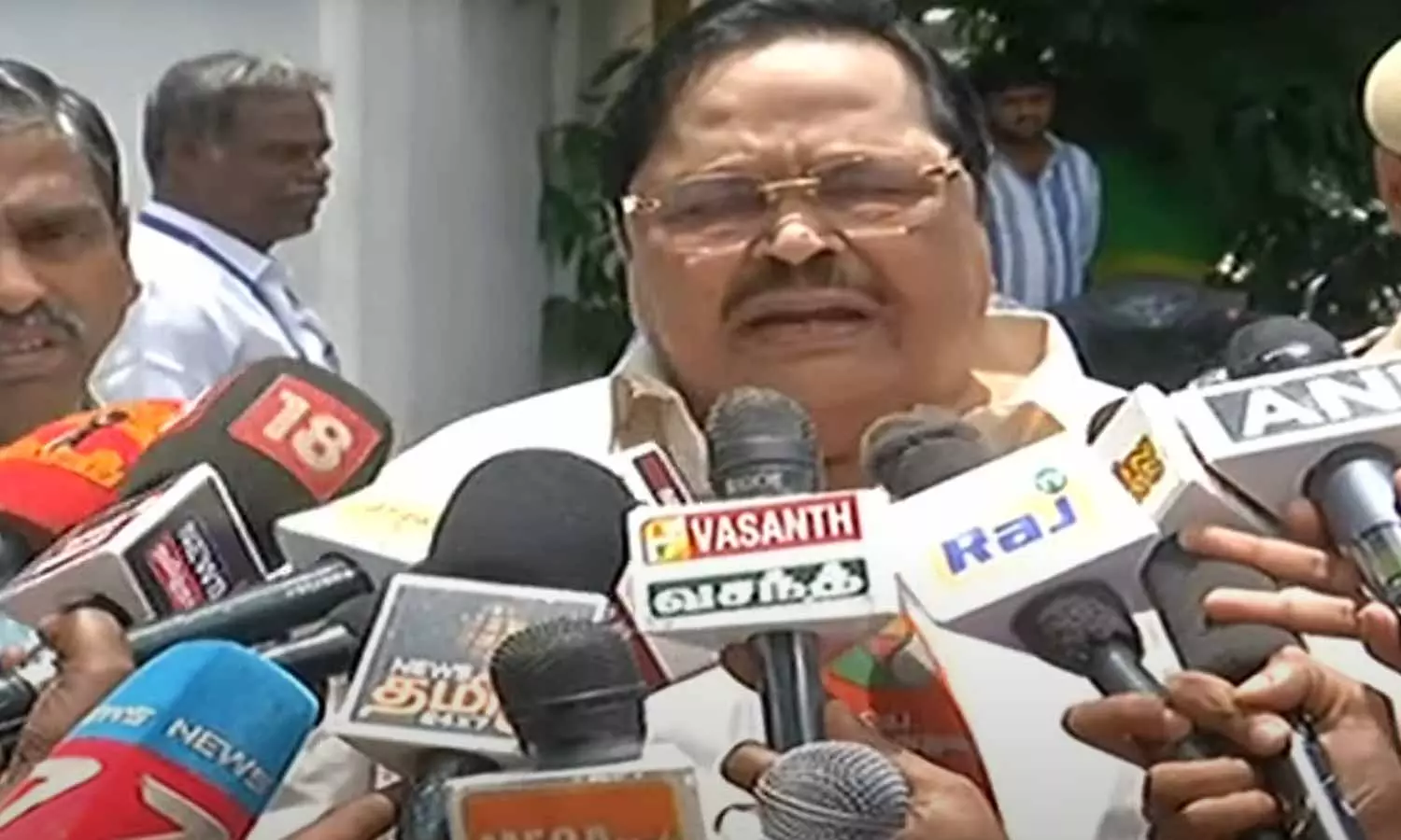 எங்கள் வேட்பாளரை கைது செய்ய பாஜக திட்டம்!’ - மகன் குறித்து கண்ணீர் ததும்ப பேசிய துரைமுருகன்