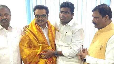 பாஜகவில் ஐக்கியமானது சரத்குமாரின் சமத்துவ மக்கள் கட்சி