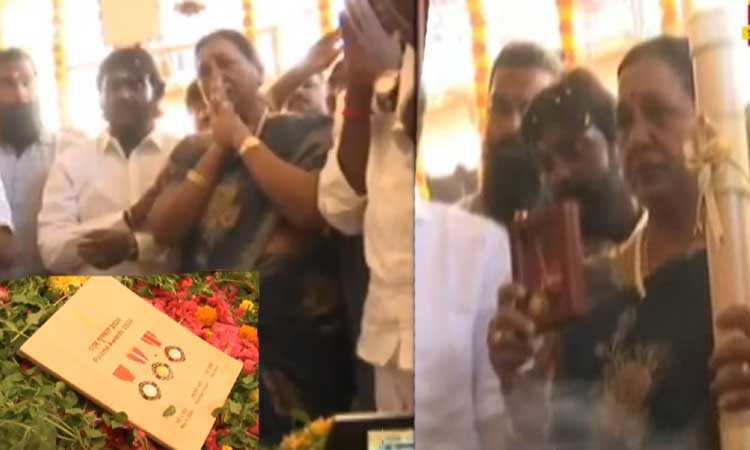 விஜயகாந்த் நினைவிடத்தில் பத்ம பூஷன் விருதை வைத்து பிரேமலதா மரியாதை
