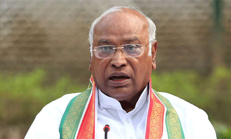 இளைஞர்களை ஏமாற்றுவது மட்டுமே பா.ஜ.க.வின் கொள்கை - கார்கே தாக்கு