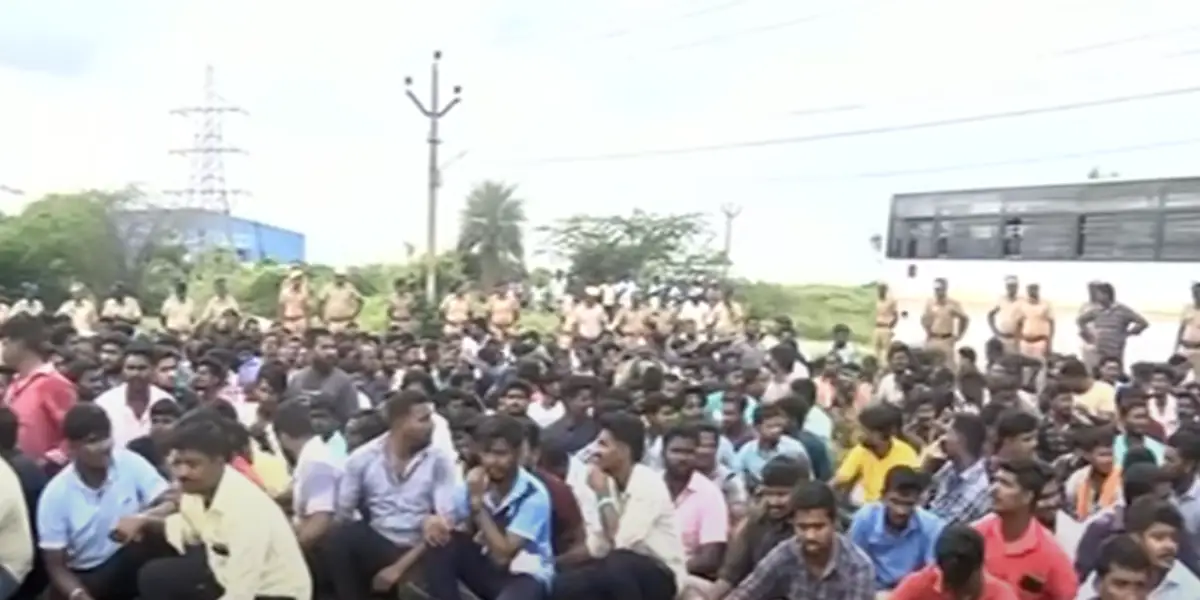சாம்சங் ஊழியர்கள் போராட்டம் தொடர்பாக சென்னை உயர்நீதிமன்றத்தில் அவசரமாக முறையீடு