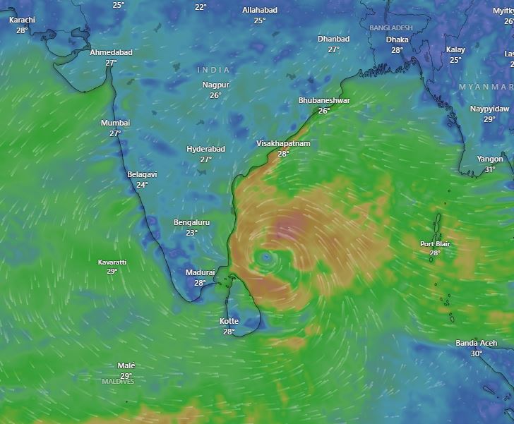ஆழ்ந்த காற்றழுத்த தாழ்வு மண்டலம் வலுப்பெற்று புயலாகவே கரையை கடக்கும் என கணிப்பு