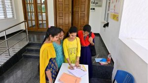 ‘தோழி’ மகளிர் விடுதி திட்டம் – தமிழக அரசு